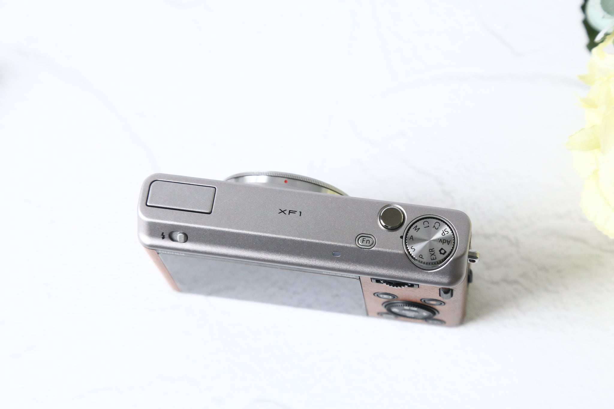 美品／希少】Fujifilm XF1 コンパクトデジタルカメラ