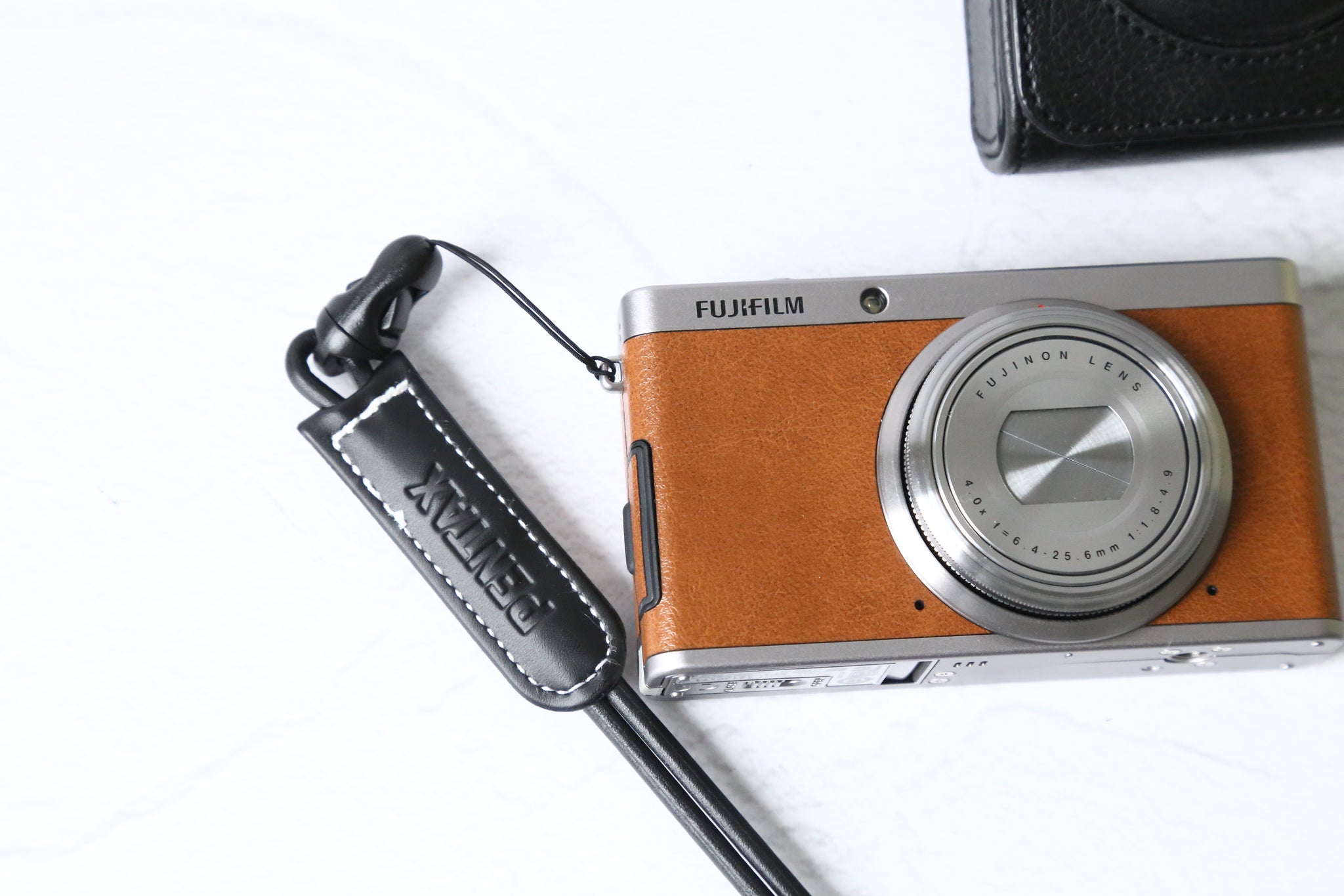 Fujifilm XF1 ブラウン 完動品！ 純正ケース付！ Fujifilm XF1 ブラウン 完動品！ 純正ケース付！ FUJIFILM XF1