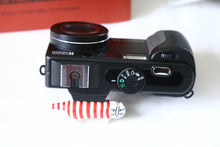 Load image into Gallery viewer, RICOH Caplio GX｜希少ブラックボディ🐦‍⬛ フィルムっぽい写りのオールドコンデジ📸 SDカード＆単三電池対応🔋【完動品】
