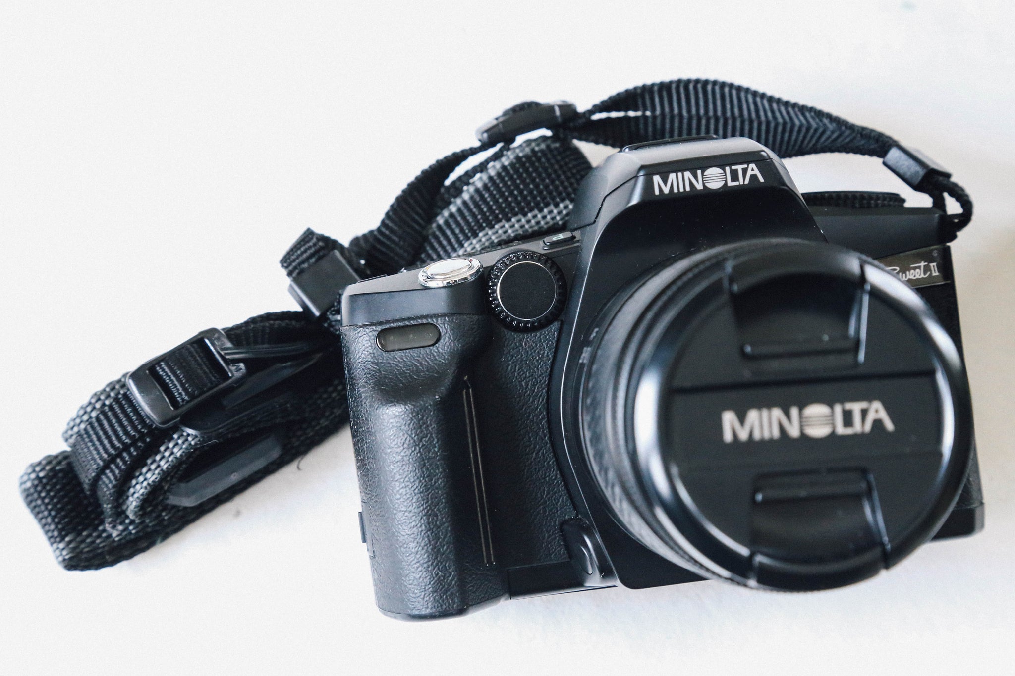 Minolta α Sweet II｜ブラック × ブラウンロゴ｜カメラバッグ&ズーム2 