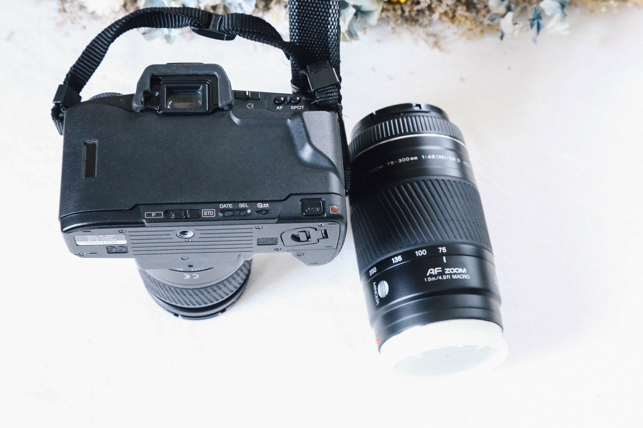 Minolta α Sweet II｜ブラック × ブラウンロゴ｜カメラバッグ&ズーム2 