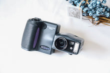 画像をギャラリービューアに読み込む, Nikon Coolpix 990【完動品】スイバル式CCDオールドコンデジ📸｜CFカード＆カードリーダー付
