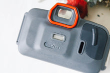 Load image into Gallery viewer, Canon Autoboy D5 📸🎞️ 水中も陸上もOKな全天候型コンパクトフィルムカメラ❗️この夏にぴったりなカメラ🏄‍♂️🌊【完動品】状態◎
