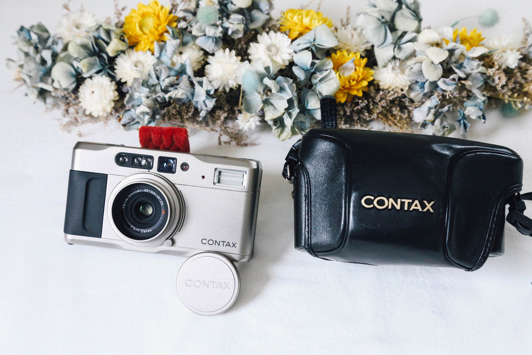 コンタックス CONTAX TVS DIGITAL 美品　ケース＆充電器付き！！ Yahoo!オークション -「contax tvs デジタル」の落札相場・落札価格