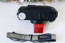 Load image into Gallery viewer, 🐟水中、陸上二刀流❗️【完動・美品】Nikon ピカイチ L35AWAD《カリブモデル》激レア❗️フィルム初心者にも📸✨
