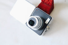 Load image into Gallery viewer, 希少❗️PENTAX OPTIO X 📷❗️画面が動く！近未来的なデザイン✨極上美品・CCD搭載・完動品【オールドデジカメ】
