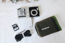 Load image into Gallery viewer, 希少❗️PENTAX OPTIO X 📷❗️画面が動く！近未来的なデザイン✨極上美品・CCD搭載・完動品【オールドデジカメ】
