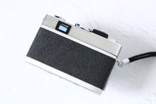 Load image into Gallery viewer, KONICA C35FD【完動品】【美品❗️】明るいレンズ・レトロカメラ
