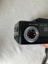 Load image into Gallery viewer, RICOH AUTOHALF SE ブラックボディ【完動品】【希少❗️】ハーフカメラ
