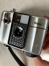 Load image into Gallery viewer, RICOH AUTOHALF SE シルバー【完動品】ハーフカメラ
