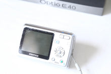Load image into Gallery viewer, PENTAX Optio E40【完動品】単三電池&amp;SDカード対応🔋海外で人気のエモい写りのオールドコンデジ🕺✨
