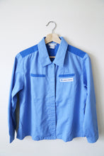 Load image into Gallery viewer, KONICA MINOLTA ユニフォームシャツ📸ヴィンテージ✨ノームコアコーデにも◎Mサイズ
