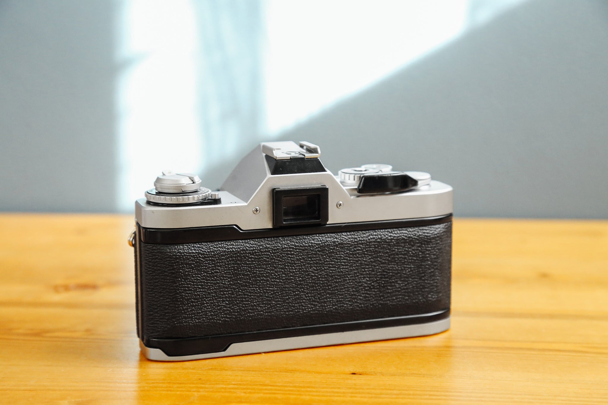 Canon AV-1【完動品】初めて・初心者の方におすすめ一眼レフフィルムカメラ – Ein Camera