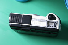 Load image into Gallery viewer, Konica 現場監督 幻のホワイト🤍【完動品/かなり希少✨】全自動フィルムカメラ
