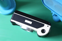 Load image into Gallery viewer, Konica 現場監督 幻のホワイト🤍【完動品/かなり希少✨】全自動フィルムカメラ
