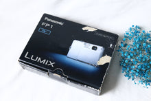 Load image into Gallery viewer, Panasonic Lumix DMC-FP1BU【希少❗️】【完動品】▪️オールドコンデジ▪️デジタルカメラ
