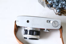 Load image into Gallery viewer, OLYMPUS PEN FT レッド✨完動品📸 ハーフ一眼レフカメラ｜露出計OK｜38mm F1.8レンズ付
