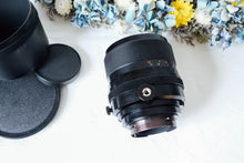 Load image into Gallery viewer, Carl Zeiss JENA SONNAR 180mm F2.8 MC /PENTACON SIXマウントレンズ【完動品】【希少❗️】
