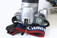 Load image into Gallery viewer, Canon EOS Kiss 5 本格一眼デビューにもぴったり！【完動品】全自動の簡単一眼レフ✨
