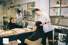 Load image into Gallery viewer, Canon Autoboy JET【実写済/希少✨】2ファインダー📸全自動フィルム🎞️菅田将暉さん愛用モデル
