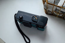 Load image into Gallery viewer, RICOH AUTO HALF EF2 Jade Vintage 👨🏡 [Working item] Half camera with flash
