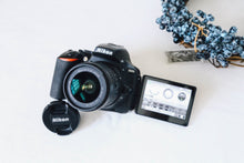 Load image into Gallery viewer, Nikon D5600 &amp; AF-P DX 18-55mmレンズ【美品✨/完動品】▪️デジタル一眼レフカメラ▪️驚くほど軽い📸
