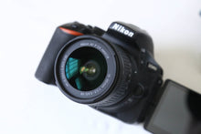 Load image into Gallery viewer, Nikon D5600 &amp; AF-P DX 18-55mmレンズ【美品✨/完動品】▪️デジタル一眼レフカメラ▪️驚くほど軽い📸
