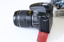 Load image into Gallery viewer, Nikon D5600 &amp; AF-P DX 18-55mmレンズ【美品✨/完動品】▪️デジタル一眼レフカメラ▪️驚くほど軽い📸

