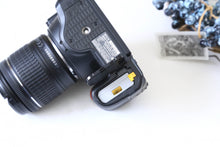 Load image into Gallery viewer, Nikon D5600 &amp; AF-P DX 18-55mmレンズ【美品✨/完動品】▪️デジタル一眼レフカメラ▪️驚くほど軽い📸
