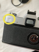 Load image into Gallery viewer, Minolta SRT101｜ファインダーが見やすい＆操作簡単✨ 温かみある写りの一眼レフフィルムカメラ【完動品】
