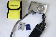Load image into Gallery viewer, Nikon COOLPIX S3700【完動品/美品✨】Wi-Fi機能付き📡▪️CCDオールドコンデジ
