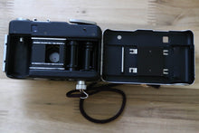 Load image into Gallery viewer, Canon Demi EE-17 グリーンリザード🐊【完動品】▪️オリジナル革張り替え▪️ハーフカメラ
