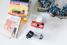 Load image into Gallery viewer, Kodak 1987 レッド【完動品/ほぼ未使用✨】人気カラー❤️▪️キーチェーンデジタルカメラ
