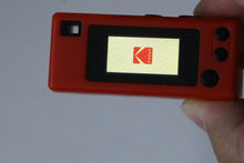 Load image into Gallery viewer, Kodak 1987 レッド【完動品/ほぼ未使用✨】人気カラー❤️▪️キーチェーンデジタルカメラ

