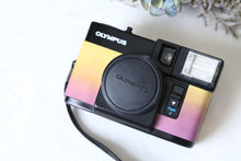 Load image into Gallery viewer, OLYMPUS PEN EF 朝焼けグラデーション🌄【完動品】フラッシュ付きハーフカメラ
