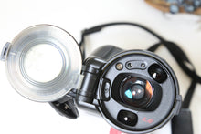 Load image into Gallery viewer, Canon Autoboy JET 希少ブラック【完動品/実写済み✨】2つのファインダー|菅田将暉さん愛用モデル
