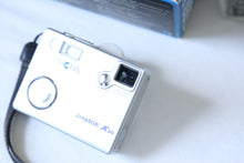 Load image into Gallery viewer, MINOLTA DiMAGE X20【完動品✨】CCD📸単三電池対応オールドコンデジ
