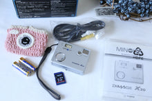 Load image into Gallery viewer, MINOLTA DiMAGE X20【完動品✨】CCD📸単三電池対応オールドコンデジ
