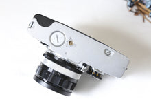 Load image into Gallery viewer, Konica AUTOREX【完動品✨】途中でハーフ切り替え可能❗️フィルム一眼レフカメラ
