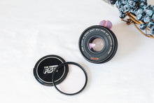 Load image into Gallery viewer, KONICA HEXANON AR 40mm F1.8 オールドレンズ【完動品✨】希少な明るいパンケーキレンズ
