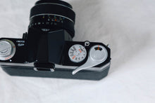 Load image into Gallery viewer, PENTAX SP(BK)【希少❗️】【完動品】再塗装済み❗️50mmF1.4 明るいタクマーレンズ付き❗️
