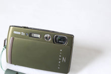 Load image into Gallery viewer, FUJIFILM FinePix Z1100 EXR カーキ【完動品/希少✨】オールドコンデジ｜スマホ転送対応📱
