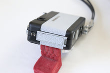 Load image into Gallery viewer, Canon Demi EE-17 Azzurro ◽ ブラック後塗り【完動品/希少✨】 ハーフサイズフィルムカメラ
