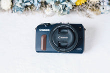 画像をギャラリービューアに読み込む, Canon EOS M ネイビーxブラウン【完動品】状態◎▪️デジタルミラーレス一眼レフ▪️オールドコンデジ
