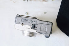 Load image into Gallery viewer, Canon PowerShot G2 📷 名機✨オールドコンデジ 完動品💯 バリアングル搭載🎯
