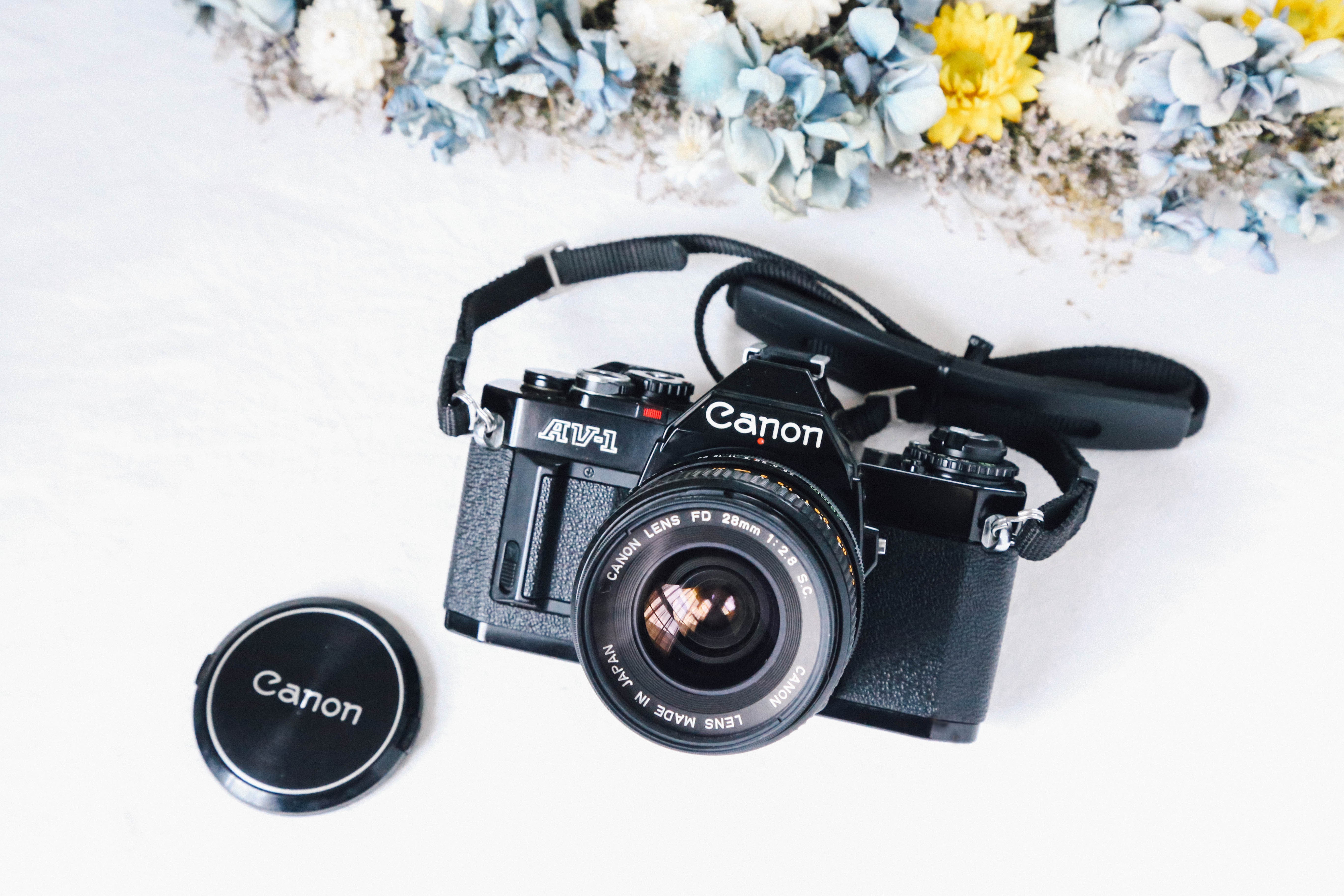 Canon AV-1 & 28mmF2.8 明るい広角レンズ付き❗️【完動品】 – Ein Camera