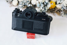 画像をギャラリービューアに読み込む, Canon New F-1 アイレベルファインダー ＆ New FD 50mm F1.4 セット + 純正ストラップ付き
