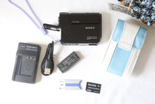 Load image into Gallery viewer, SONY Cyber-shot DSC-F77 ブラック【完動品/美品✨】希少❗️Carl Zeissレンズ搭載・CCDコンデジ

