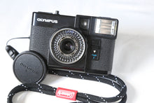 Load image into Gallery viewer, OLYMPUS PEN EF【完動品/実写済み✨】フラッシュ付きハーフカメラ📸
