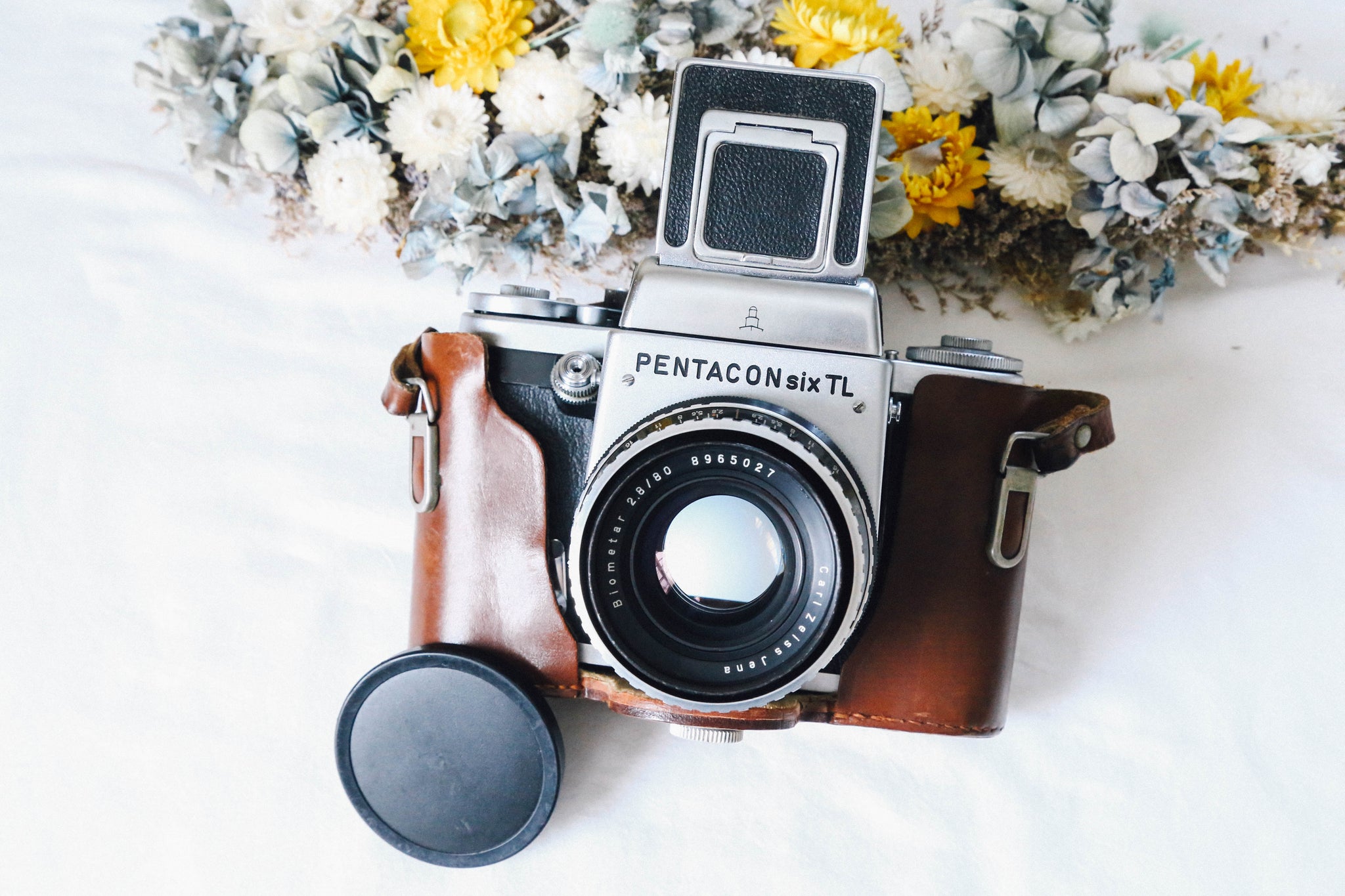 PENTACON SIX TL【完動品】中判カメラ・貴重なストラップ付きの
